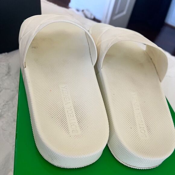 Bottega Veneta Matte Rubber Slides - Picture 4 of 5